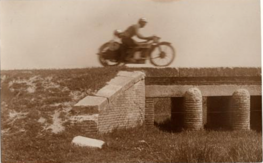 1926 - Vicente Naure pasando por la línea de meta