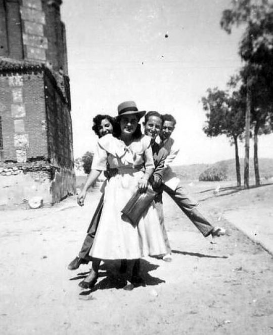 1948 - Grupo de amigos en Calle la Iglesia