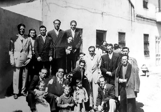 1953 - Familias en el paseo de Castilla