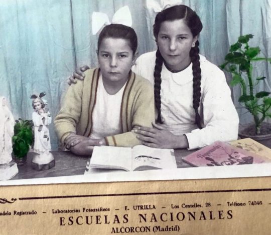 1955 - Dos niñas en la escuela de Alcorcón