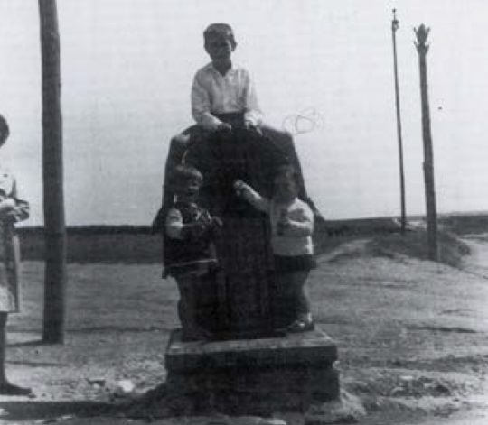 1957 - Antiguo centro cívico La Fuente en la Calle Mayor