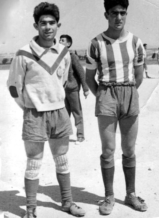 1961 - Dos jóvenes futbolistas