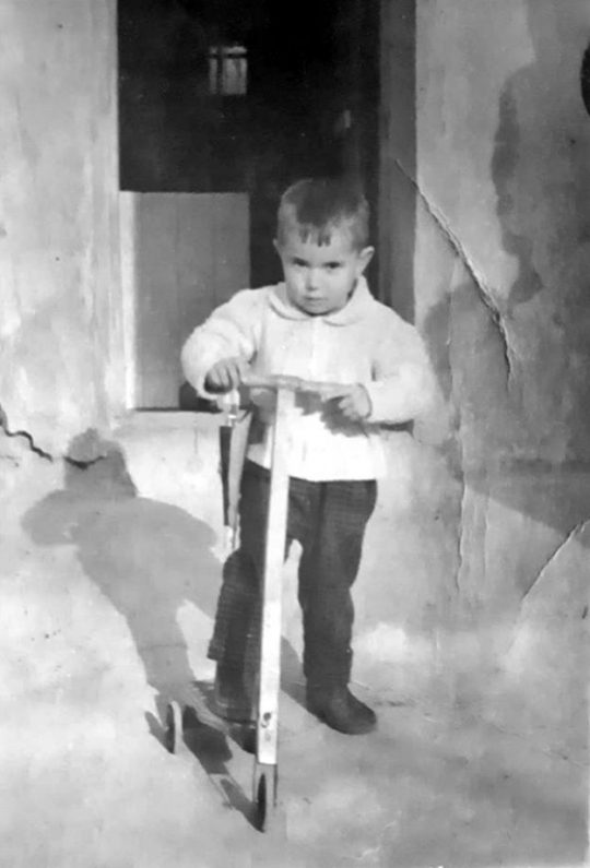 1962 - Niño en patinete en la Plaza las Fraguas