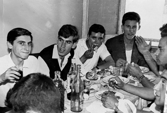 1966 - Jóvenes en un bar