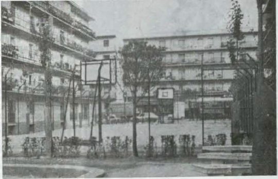 1973 - Pista de baloncesto en Calle Ávila