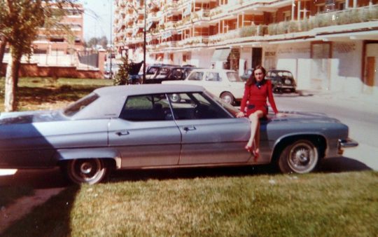 1973 - Chica subida en un coche en las Trinitarias