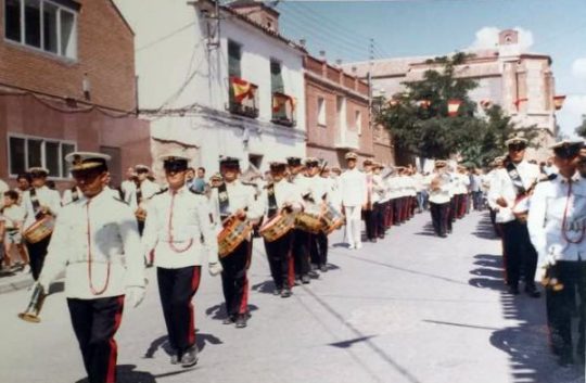 1973 - Entrada a la Iglesia con la orquesta