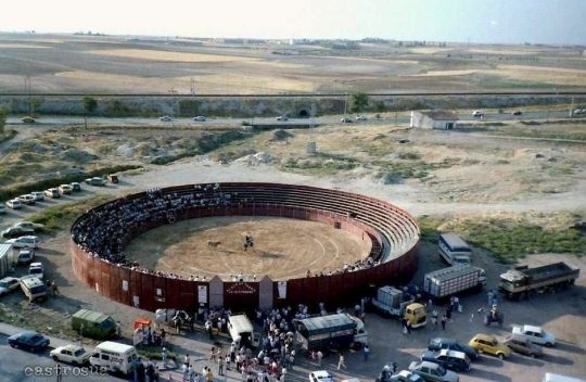 1975 - Plaza de Toros portátil, lo que es ahora el Buero Vallejo