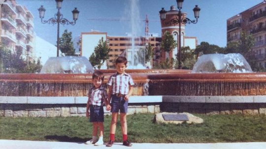 1980 - Dos niños en la Plaza de la Hispanidad