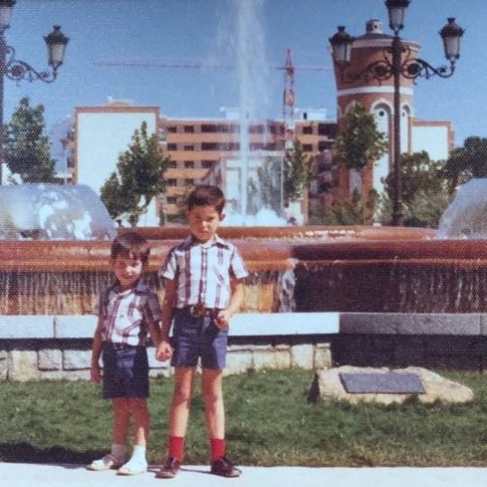 1980 - Dos niños en la Plaza de la Hispanidad