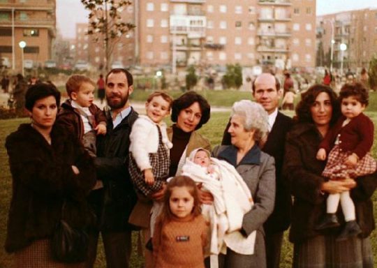 1980 - Familias en la Plaza de San Pedro