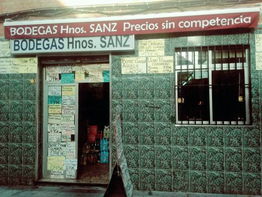 2016 - Bodegas Hermanos Sanz en la calle Cisneros
